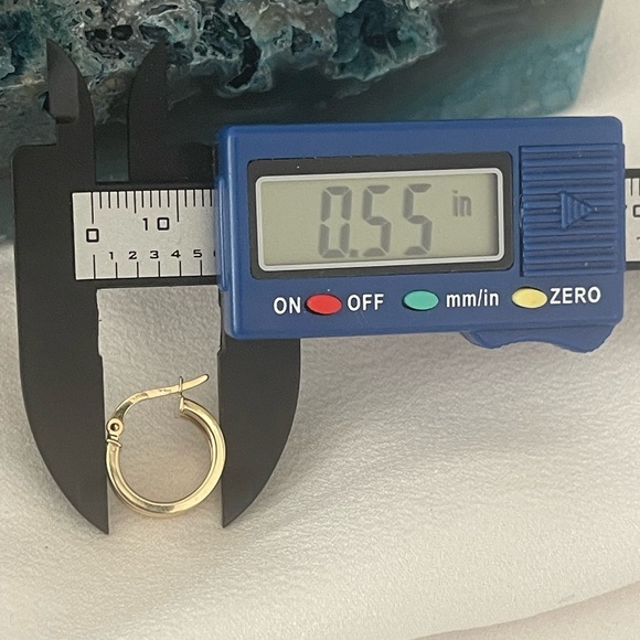 Solid 10k Gold Small Hoop Earrings PRICE FIRME - Picture 6 of 6